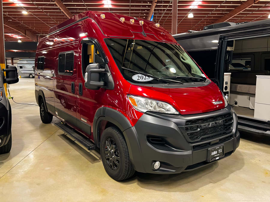 2025 Winnebago SOLIS