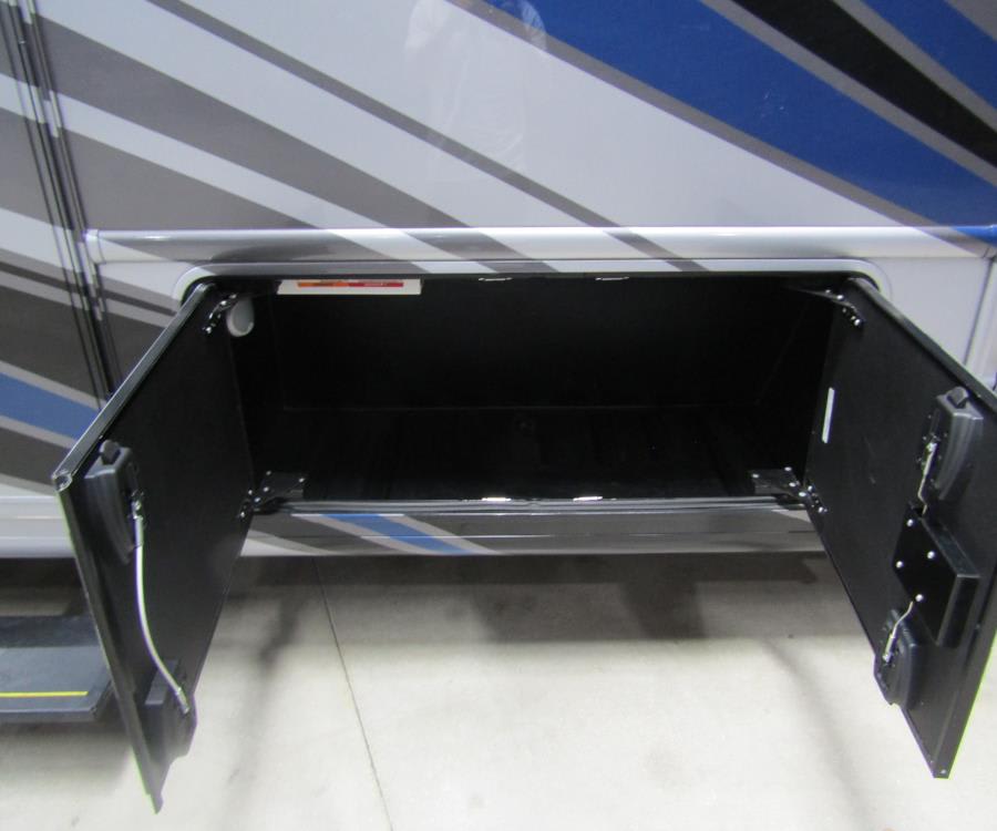 2023 Thor Motor Coach OMNI — photo 32 view
