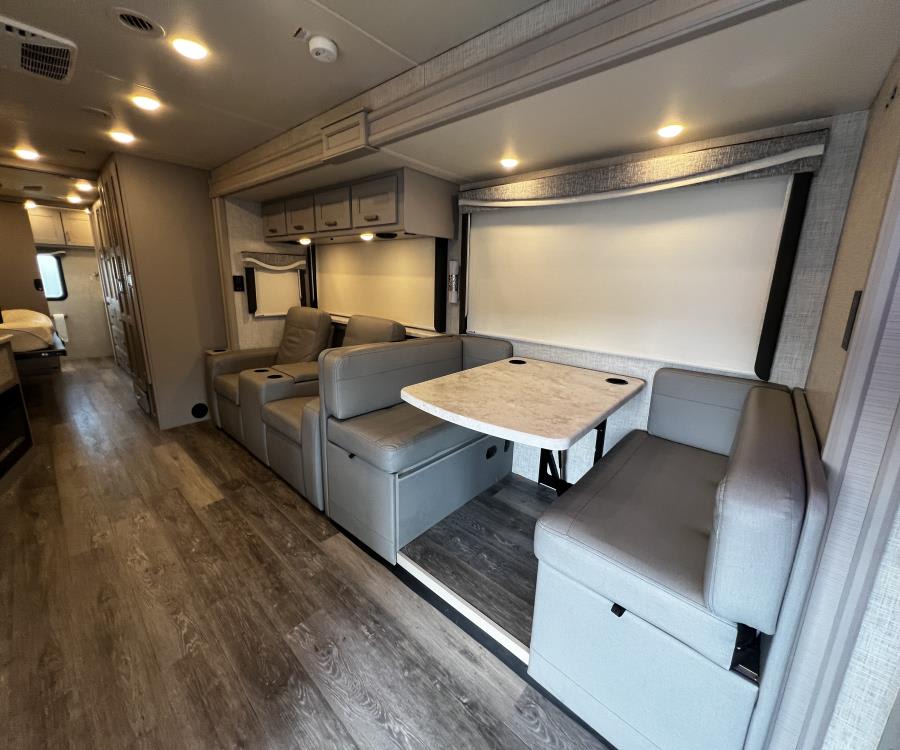 2023 Thor Motor Coach PASADENA — photo 15 view