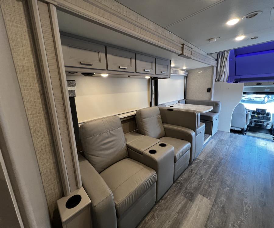 2023 Thor Motor Coach PASADENA — photo 18 view
