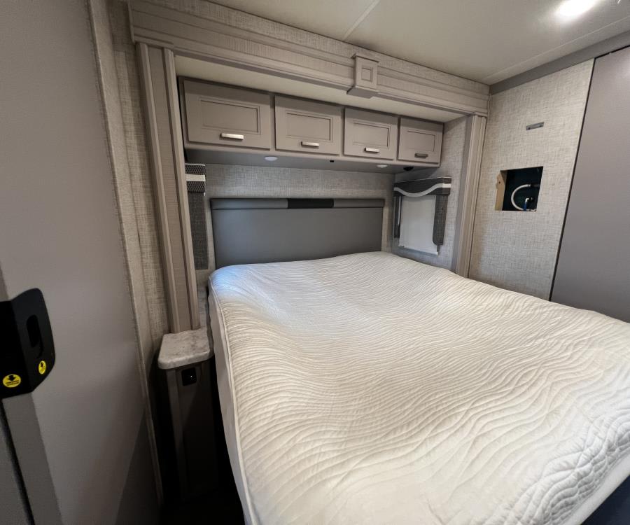2023 Thor Motor Coach PASADENA — photo 25 view