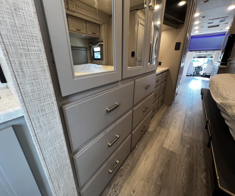 2023 Thor Motor Coach PASADENA — photo 28 view