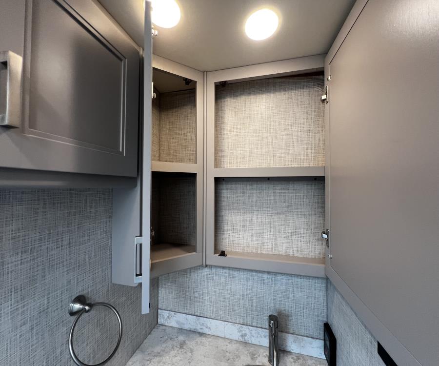 2023 Thor Motor Coach PASADENA — photo 31 view