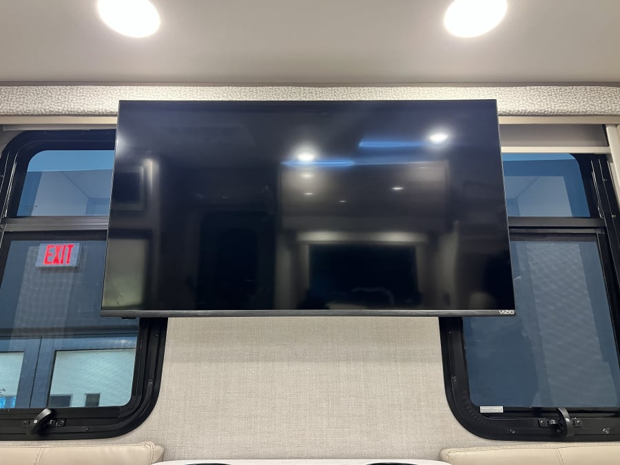2025 Thor Motor Coach DELANO — photo 8 view