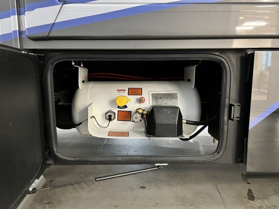 2025 Thor Motor Coach DELANO — photo 39 view