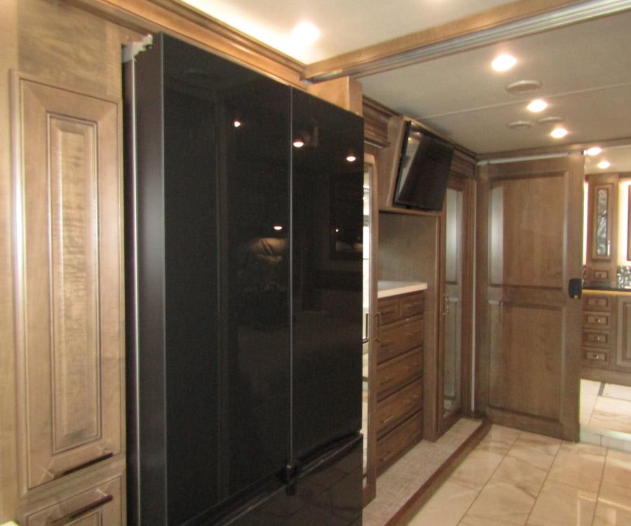 2026 Fleetwood DISCOVERY LXE — photo 11 view