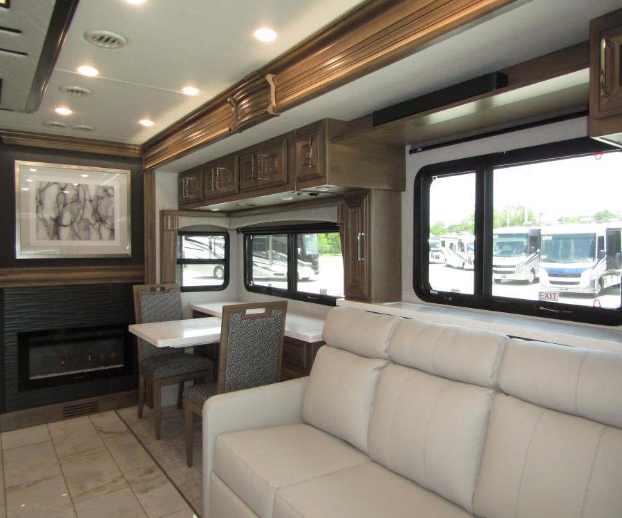 2026 Fleetwood DISCOVERY LXE — photo 12 view