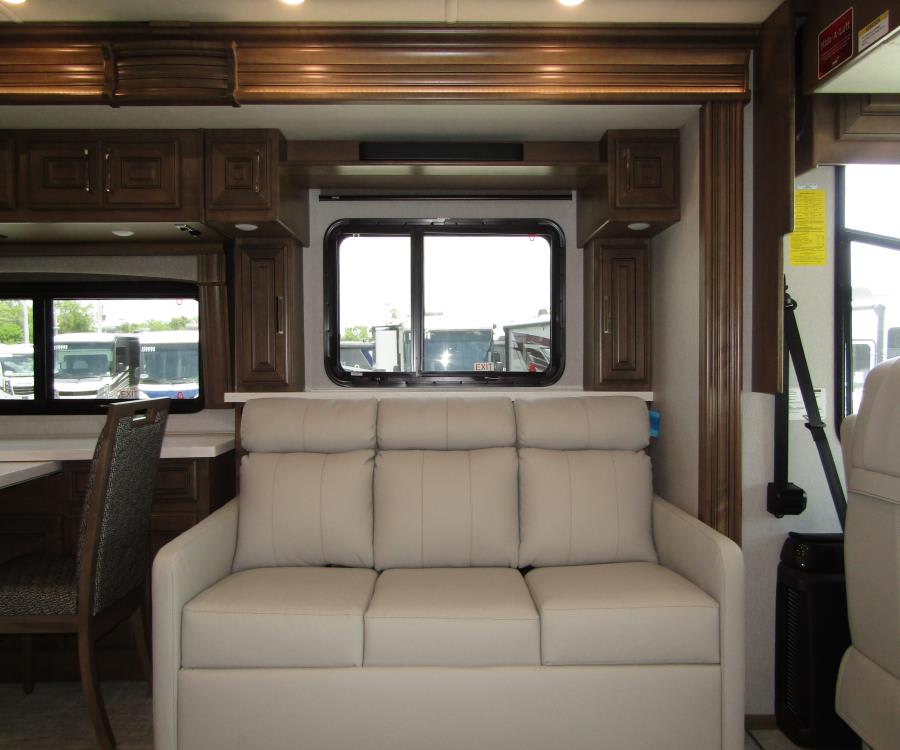 2026 Fleetwood DISCOVERY LXE — photo 13 view
