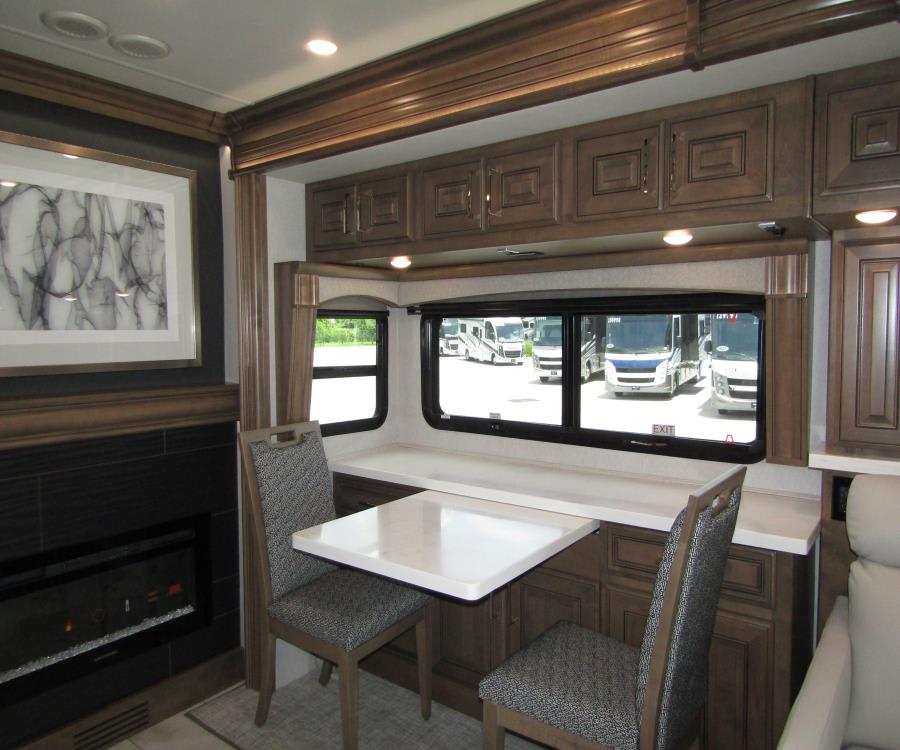 2026 Fleetwood DISCOVERY LXE — photo 14 view