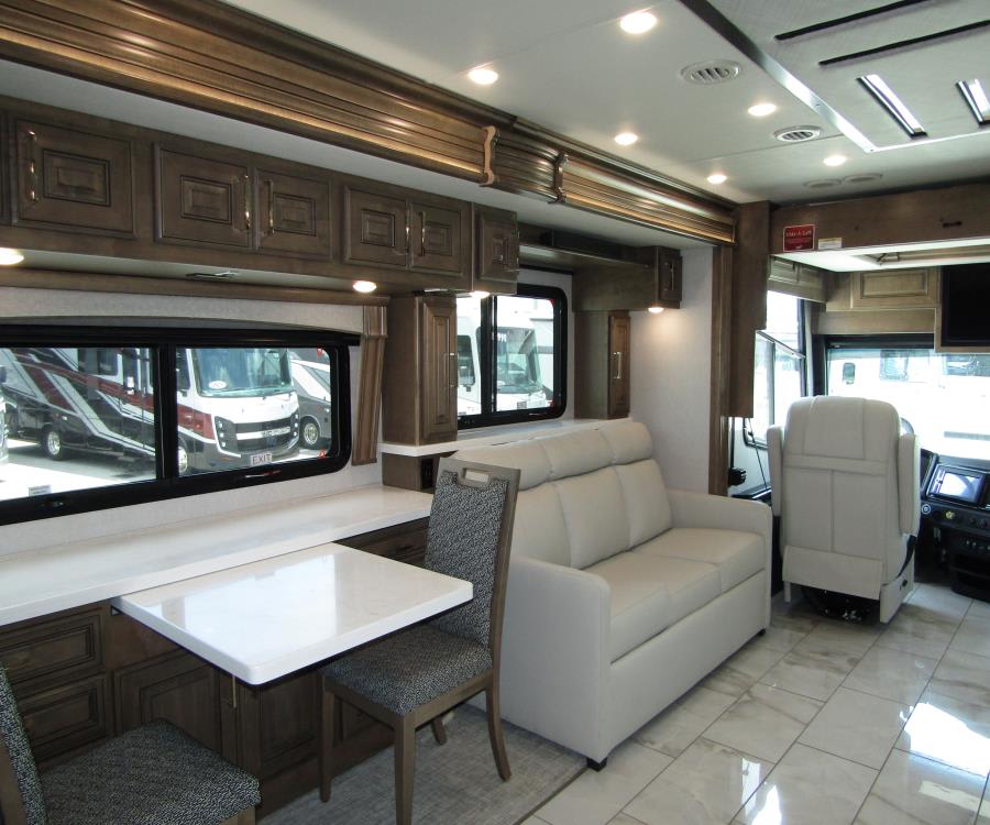 2026 Fleetwood DISCOVERY LXE — photo 15 view