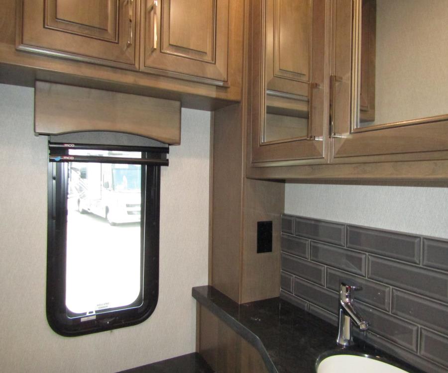 2026 Fleetwood DISCOVERY LXE — photo 16 view