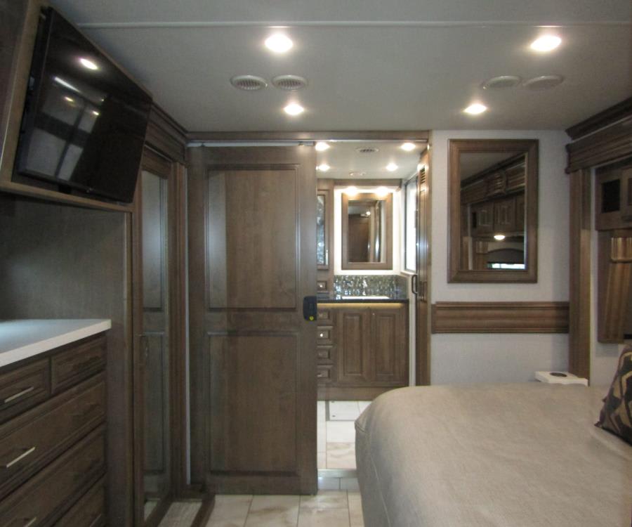 2026 Fleetwood DISCOVERY LXE — photo 19 view