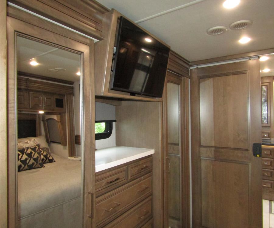 2026 Fleetwood DISCOVERY LXE — photo 20 view