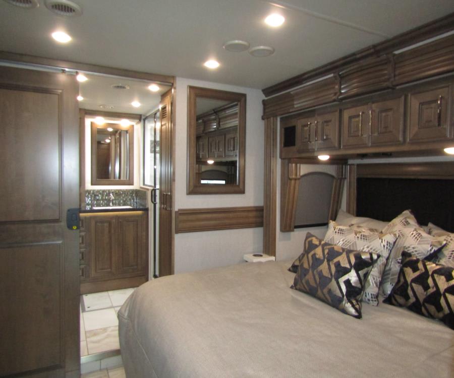 2026 Fleetwood DISCOVERY LXE — photo 21 view