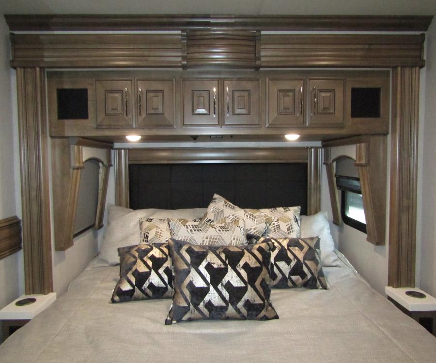 2026 Fleetwood DISCOVERY LXE — photo 22 view