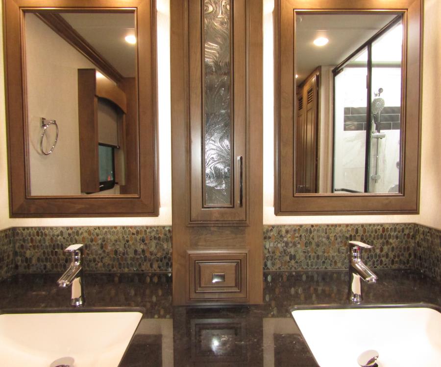 2026 Fleetwood DISCOVERY LXE — photo 25 view