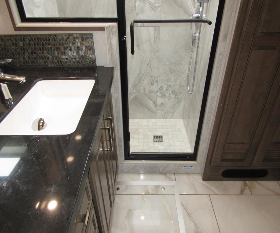 2026 Fleetwood DISCOVERY LXE — photo 27 view