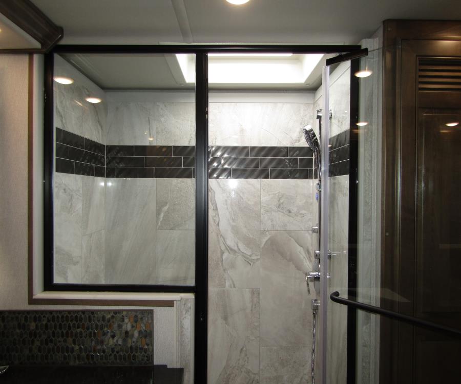 2026 Fleetwood DISCOVERY LXE — photo 28 view