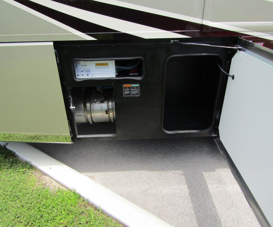 2026 Fleetwood DISCOVERY LXE — photo 35 view