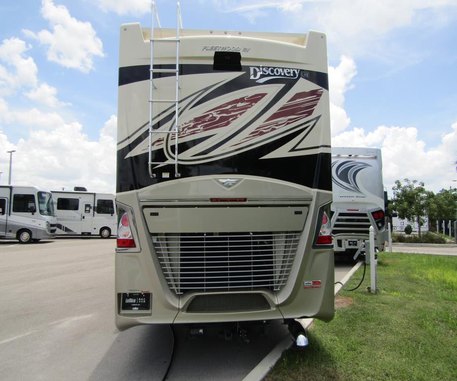 2026 Fleetwood DISCOVERY LXE — photo 45 view