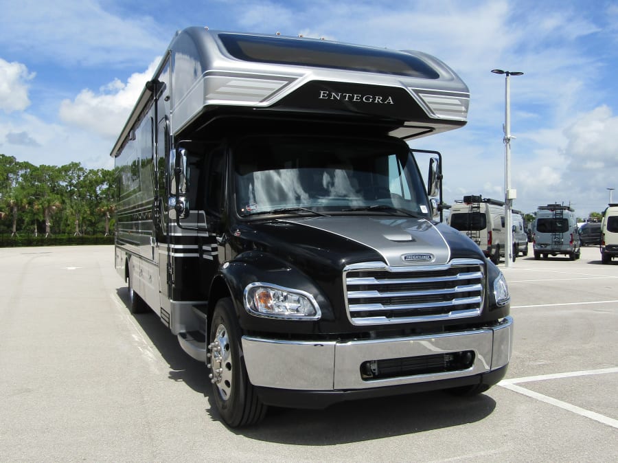 2026 Entegra ACCOLADE XL