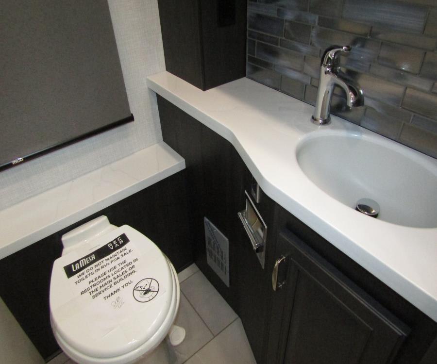 2026 Fleetwood DISCOVERY — photo 16 view