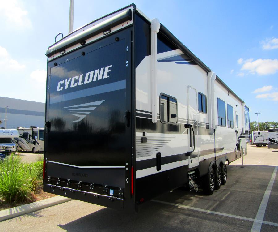 2026 Jayco CYCLONE — photo 24 view