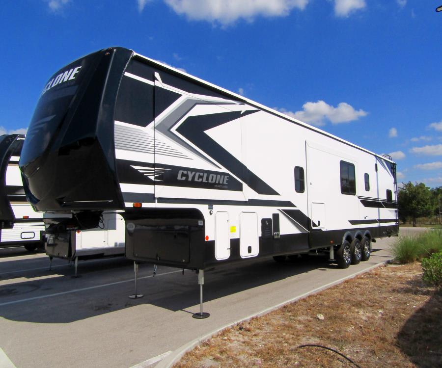 2026 Jayco CYCLONE — photo 26 view