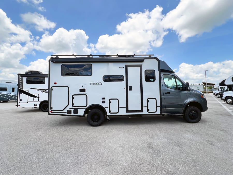 2026 Winnebago EKKO — photo 15 view