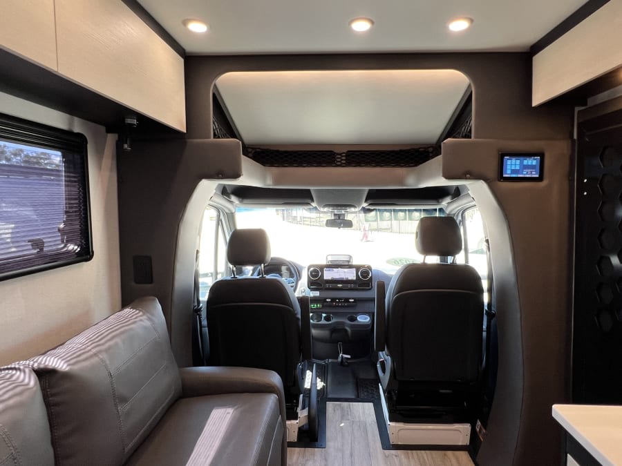 2026 Tiffin OPEN TRAIL — interior view