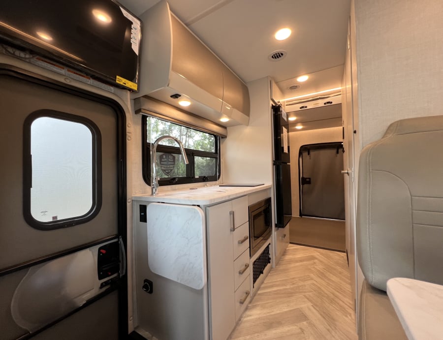 2026 Thor Motor Coach GEMINI TRIP — photo 7 view