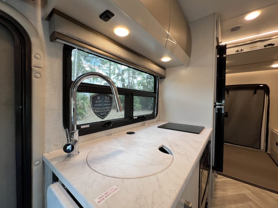 2026 Thor Motor Coach GEMINI TRIP — photo 9 view