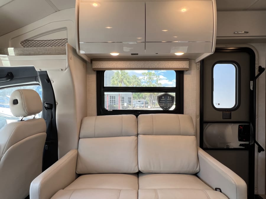2026 Thor Motor Coach DELANO — photo 14 view