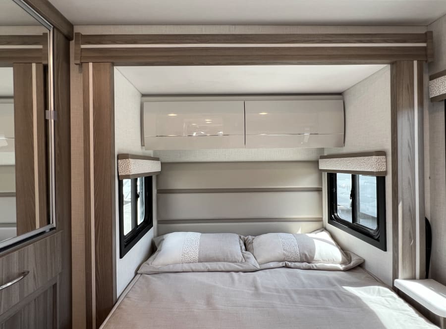 2026 Thor Motor Coach DELANO — photo 15 view