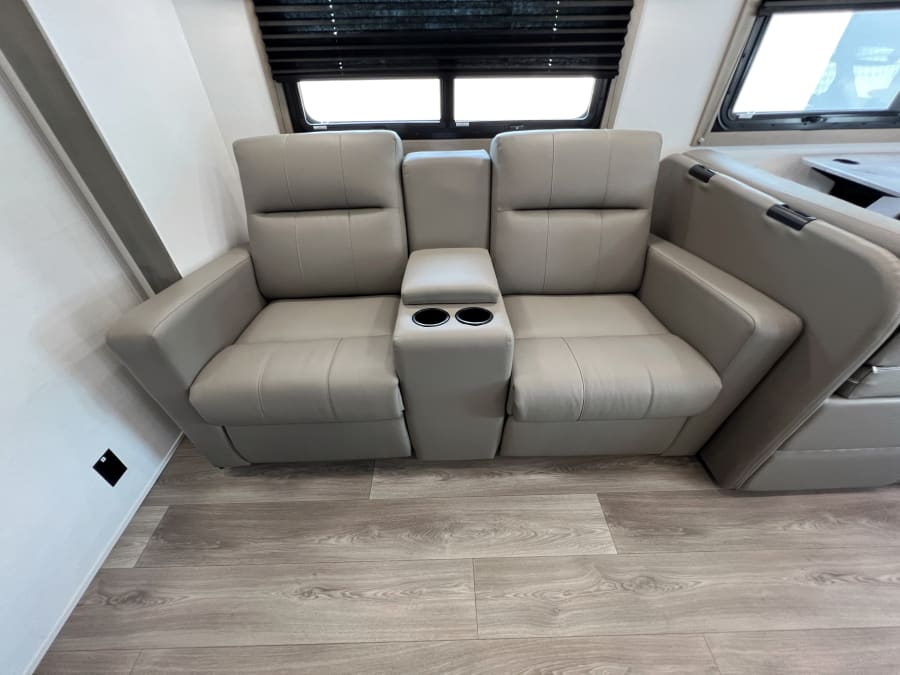 2027 Entegra ODYSSEY — photo 15 view