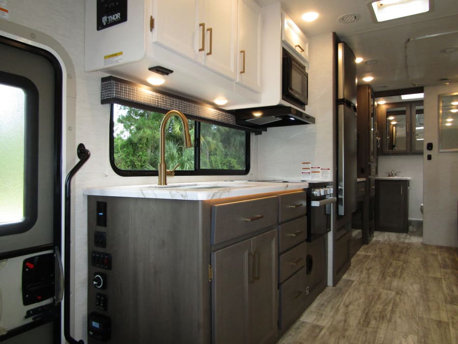 2024 Thor Motor Coach CHATEAU — engine compartment view