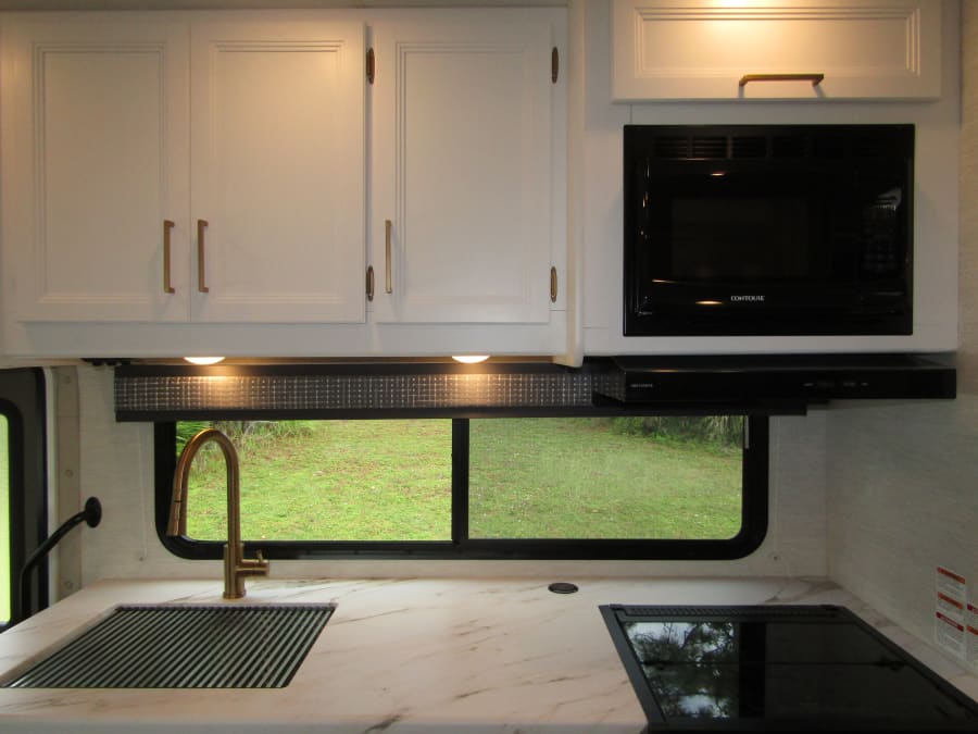 2024 Thor Motor Coach CHATEAU — photo 7 view