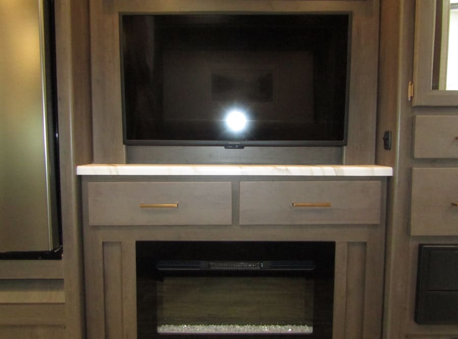 2024 Thor Motor Coach CHATEAU — photo 9 view
