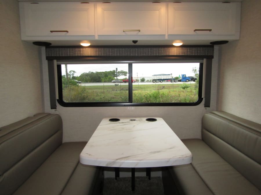 2024 Thor Motor Coach CHATEAU — photo 14 view