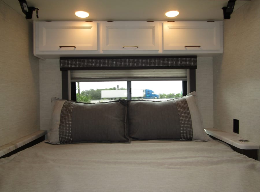 2024 Thor Motor Coach CHATEAU — photo 16 view