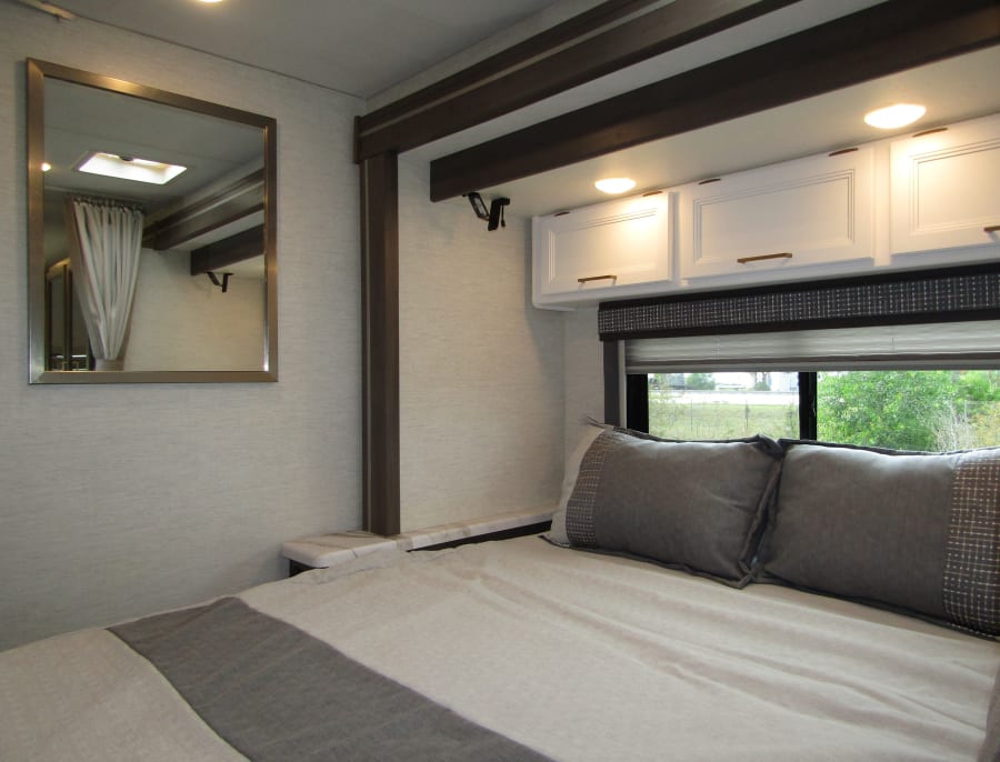2024 Thor Motor Coach CHATEAU — photo 18 view