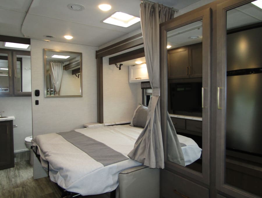 2024 Thor Motor Coach CHATEAU — photo 19 view