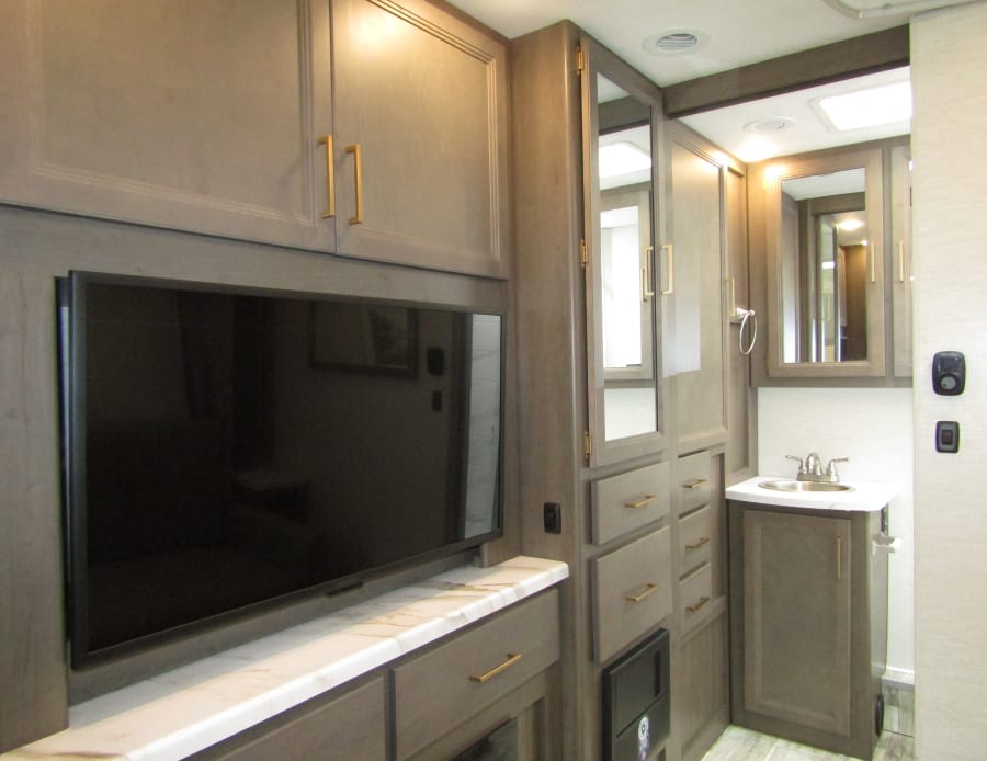 2024 Thor Motor Coach CHATEAU — photo 20 view