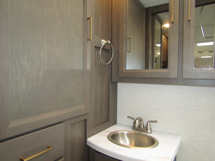 2024 Thor Motor Coach CHATEAU — photo 22 view