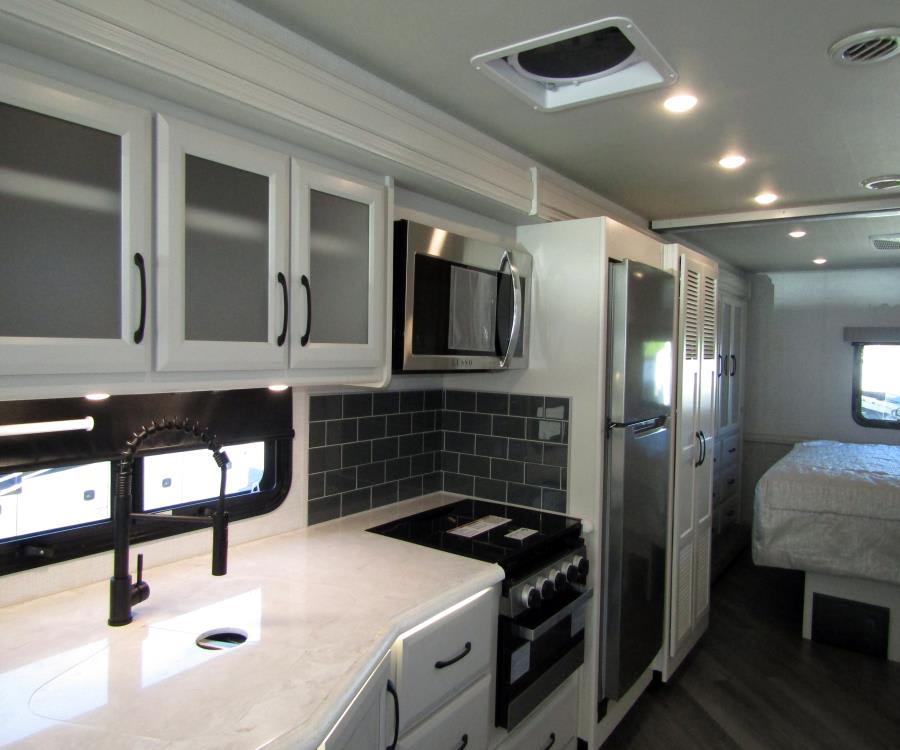 2025 Holiday Rambler ECLIPSE — photo 8 view