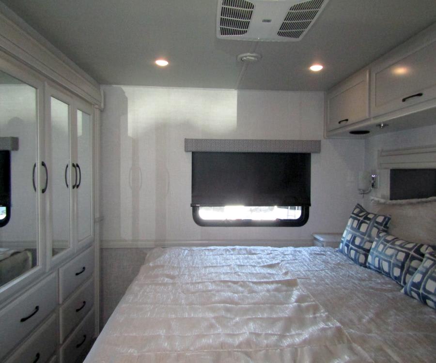 2025 Holiday Rambler ECLIPSE — photo 16 view