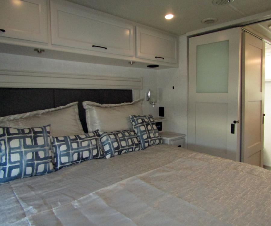 2025 Holiday Rambler ECLIPSE — photo 18 view