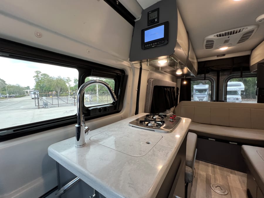 2023 Thor Motor Coach TRANQUILITY — photo 10 view
