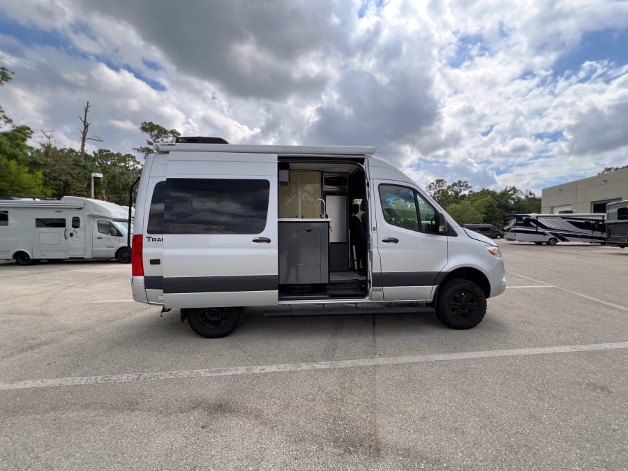 2023 Thor Motor Coach TRANQUILITY — photo 18 view