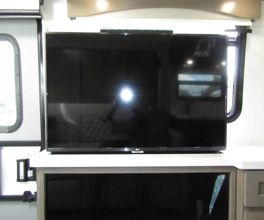 2023 Regency ULTRA BROUGHAM — photo 16 view